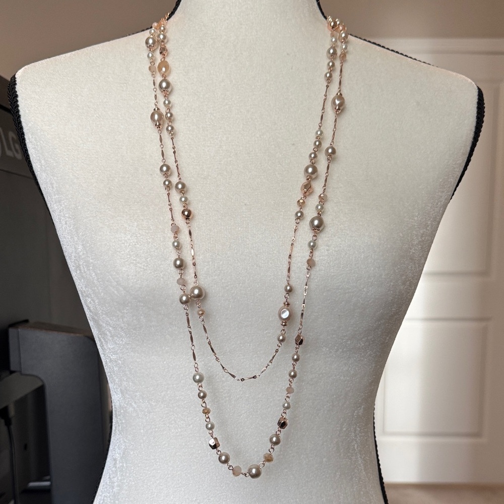 Elegant Pearl Necklace with Gold Accents